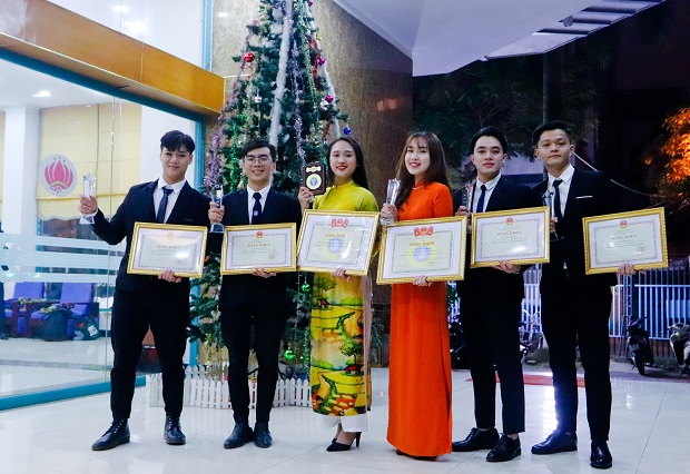 56 cá nhân, 4 tập thể “Sinh viên 5 tốt” cấp Trung ương và 01 “Sao Tháng Giêng” của HUTECH được vinh danh tại Hà Nội 24