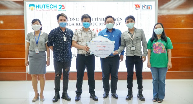 HUTECH faculty and staff join hands in the fight against the Covid-19 pandemic 44