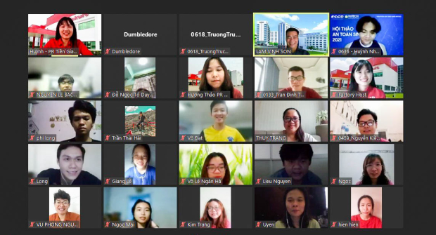 Sinh viên Viện Khoa học Ứng dụng HUTECH “tham quan” trực tuyến nhà máy Yakult Việt Nam 21