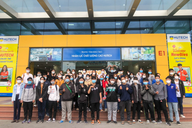 "Tân binh" Viện Khoa học Ứng dụng HUTECH khám phá Viện Công nghệ cao và Trung tâm Thực hành thí nghiệm 22