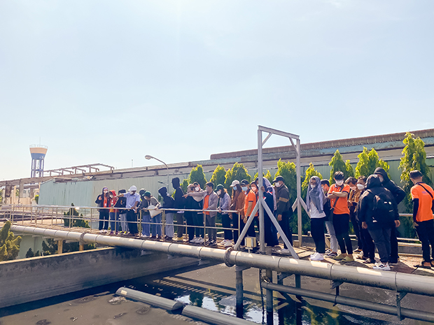 Sinh viên ngành Kỹ thuật môi trường HUTECH tham quan Nhà máy Xử lý nước thải Khu Công nghiệp Tân Bình 36