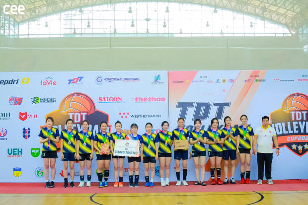 Đội tuyển Bóng chuyền nữ HUTECH giành Huy chương bạc giải TDT Volleyball Cup 2022 81