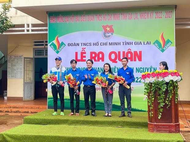 Mùa hè xanh HUTECH 2022: Chiến sĩ tại Gia Lai khởi công công trình Nhà tình bạn đầy yêu thương 25