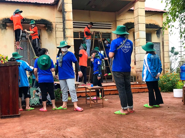 Mùa hè xanh HUTECH 2022: Đẩy nhanh tiến độ công trình cải tạo trường học ở làng Sur A (Gia Lai) 27