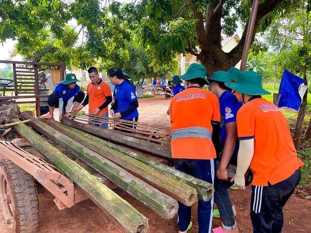 Mùa hè xanh HUTECH 2022: Đẩy nhanh tiến độ công trình cải tạo trường học ở làng Sur A (Gia Lai) 37