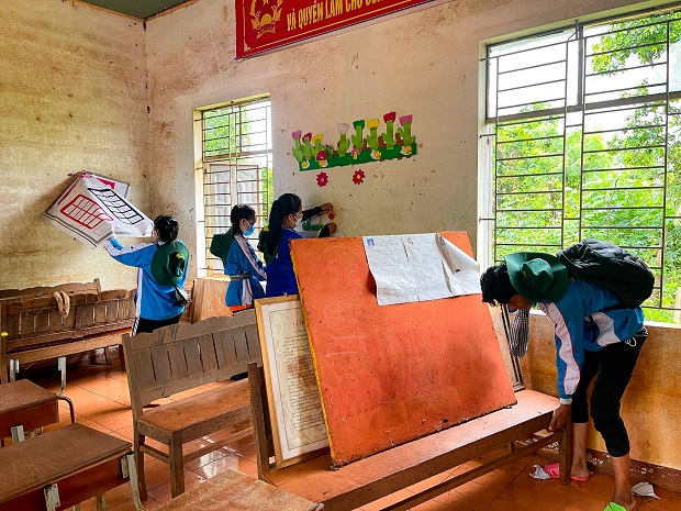 Mùa hè xanh HUTECH 2022: Đẩy nhanh tiến độ công trình cải tạo trường học ở làng Sur A (Gia Lai) 60