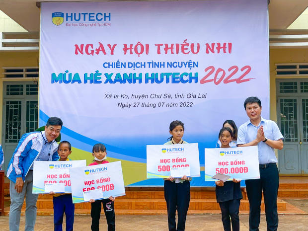 Mùa hè xanh HUTECH 2022: Chiến sĩ HUTECH mang ngày hội thiếu nhi đầy niềm vui đến xã Ia Ko (Gia Lai) 97