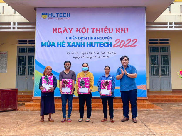 Mùa hè xanh HUTECH 2022: Chiến sĩ HUTECH mang ngày hội thiếu nhi đầy niềm vui đến xã Ia Ko (Gia Lai) 121