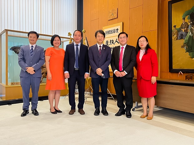 Representative of HUTECH visited and worked at Kanazawa University of Technology (Japan) 16