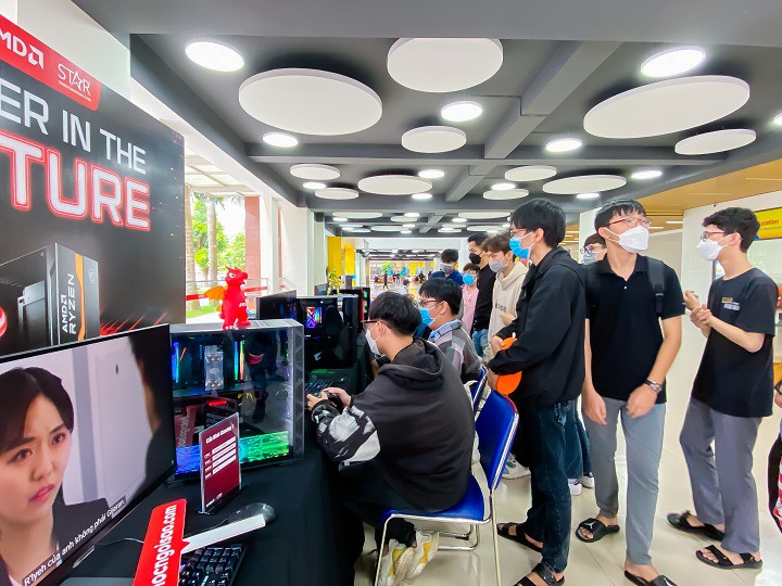 Khởi động năm học mới, Khoa Công nghệ thông tin HUTECH "tấp nập" hoạt động cho sinh viên 22