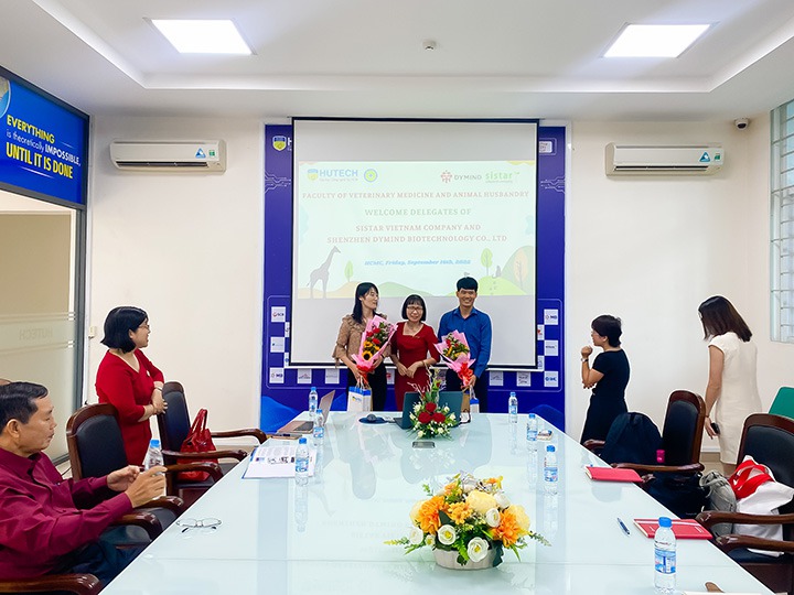 Khoa Thú y - Chăn nuôi HUTECH đón đoàn công tác từ Cty Shenzen Dymind BioTechnology và Cty Sistar Vietnam 16