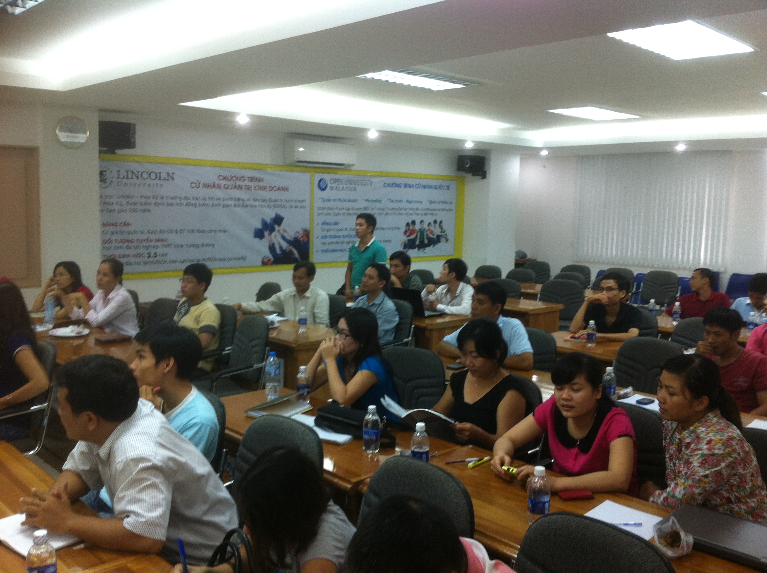 Sự kiện: Khoa CNTT tổ chức thành công Hội thảo / Báo cáo Chuyên đề Khoa học - ngày 11/08/2013 36