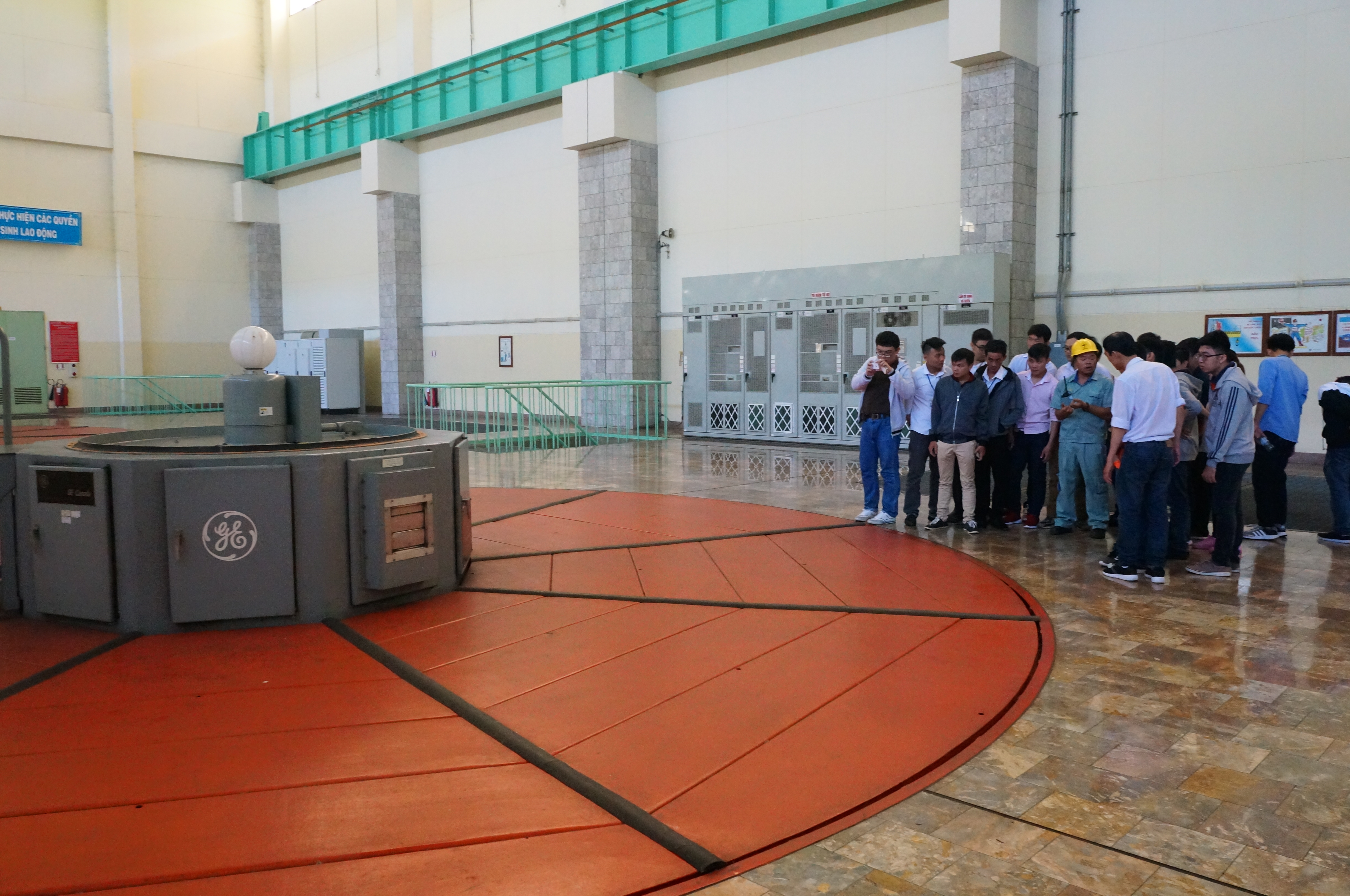 Sinh viên khoa Cơ Điện- Điện tử HUTECH hào hứng trong chuyến tham quan thực tế 61