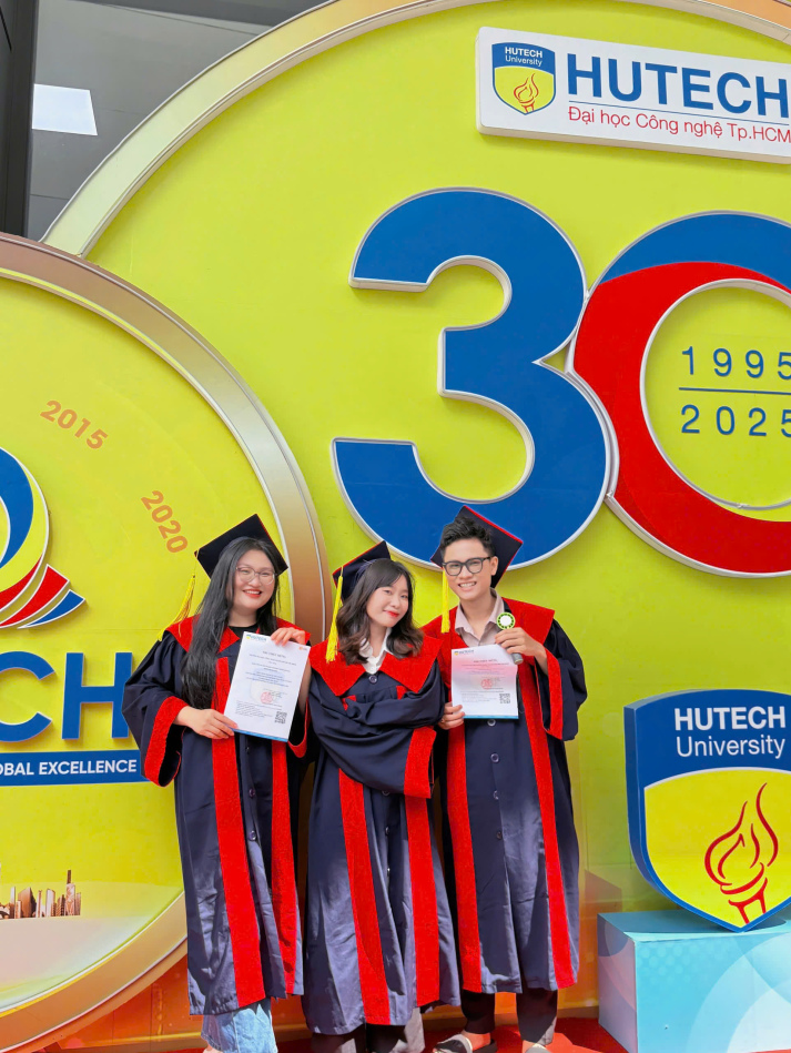 NGÀY ẤY – BÂY GIỜ: HÀNH TRÌNH TRỞ THÀNH TÂN DƯỢC SĨ 15