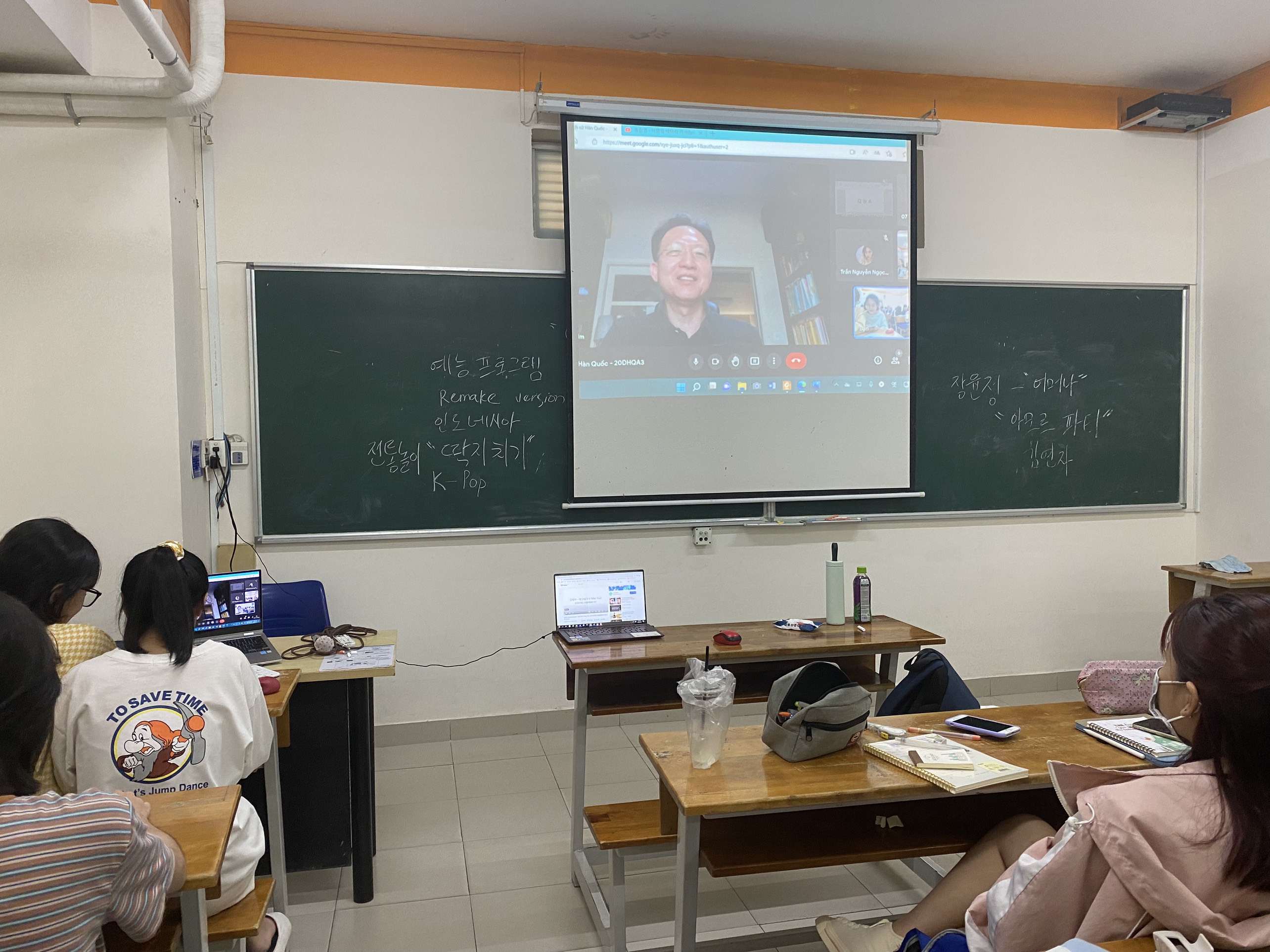 Sinh viên Khoa Hàn Quốc học tham gia buổi chuyên đề về “Văn hóa đại chúng và nền công nghiệp giải trí Hàn Quốc” 7