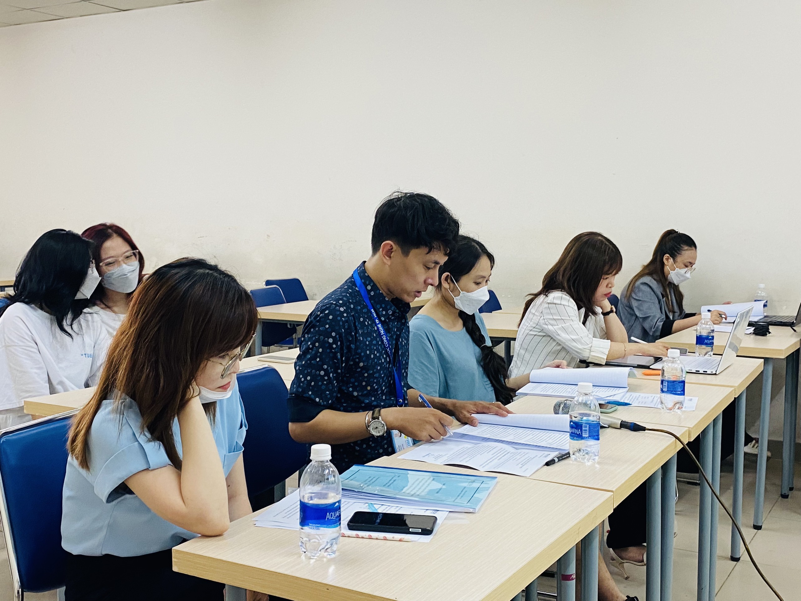 Khoa Hàn Quốc học tổ chức Bảo vệ khóa luận tốt nghiệp chuyên ngành Ngôn ngữ Hàn Quốc 17