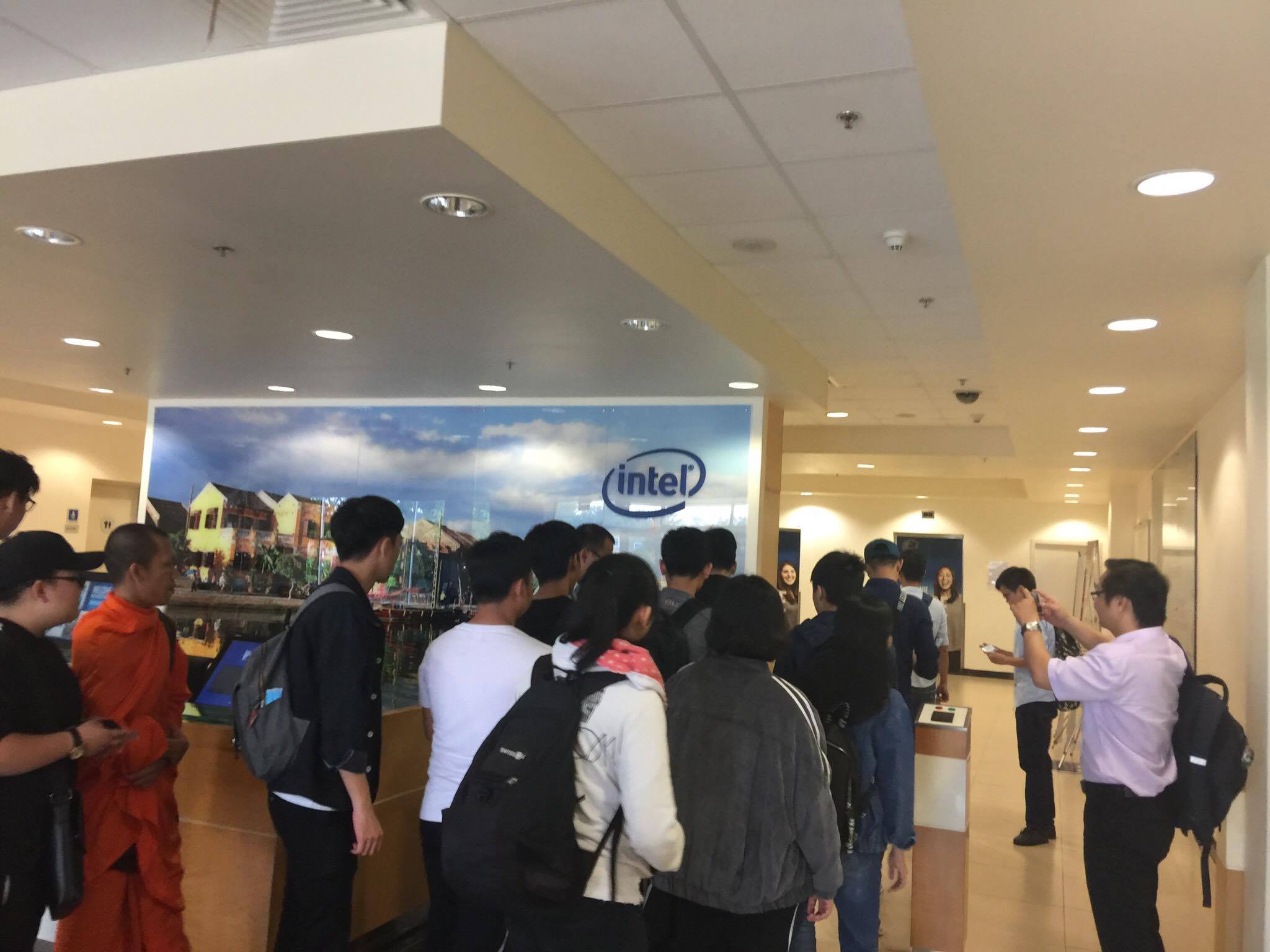 Tham quan nhà máy Intel - Khoa Hệ Thống Thông Tin Quản Lý 11