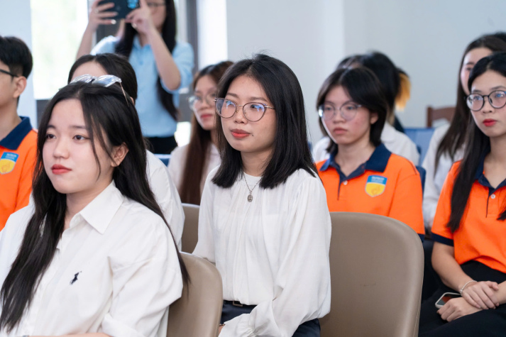 SINH VIÊN PR KHÁM PHÁ VĂN HÓA VÀ ẨM THỰC ẤN ĐỘ TRONG CHUYẾN THĂM TỔNG LÃNH SỰ QUÁN ẤN ĐỘ TẠI TP.HCM 38
