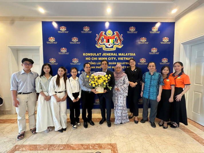 SINH VIÊN PR TÌM HIỂU VĂN HÓA VÀ ẨM THỰC MALAYSIA TRONG CHUYẾN THĂM TỔNG LÃNH SỰ QUÁN MALAYSIA TẠI TP.HCM 9