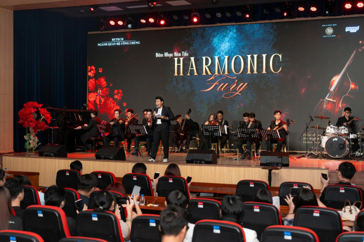 HARMONIC FURY: Hành Trình Từ Phòng Họp Đến Sân Khấu Sự Kiện Của Sinh Viên QHCC K2023 16