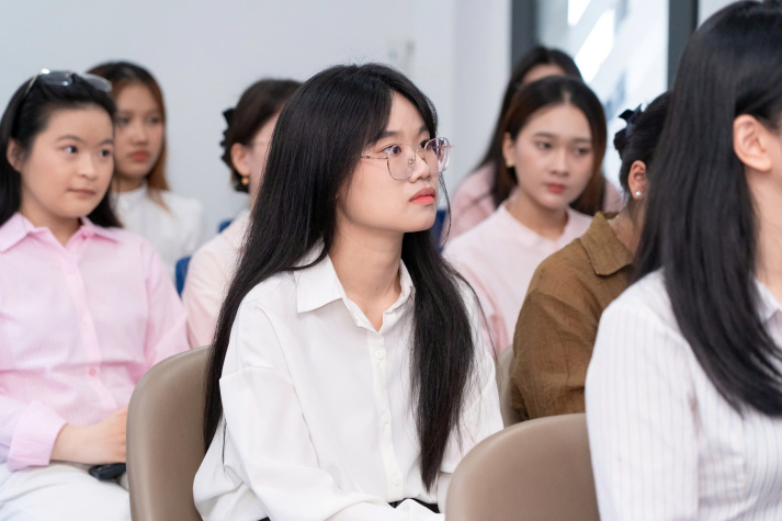 SINH VIÊN PR KHÁM PHÁ VĂN HÓA VÀ ẨM THỰC ẤN ĐỘ TRONG CHUYẾN THĂM TỔNG LÃNH SỰ QUÁN ẤN ĐỘ TẠI TP.HCM 35