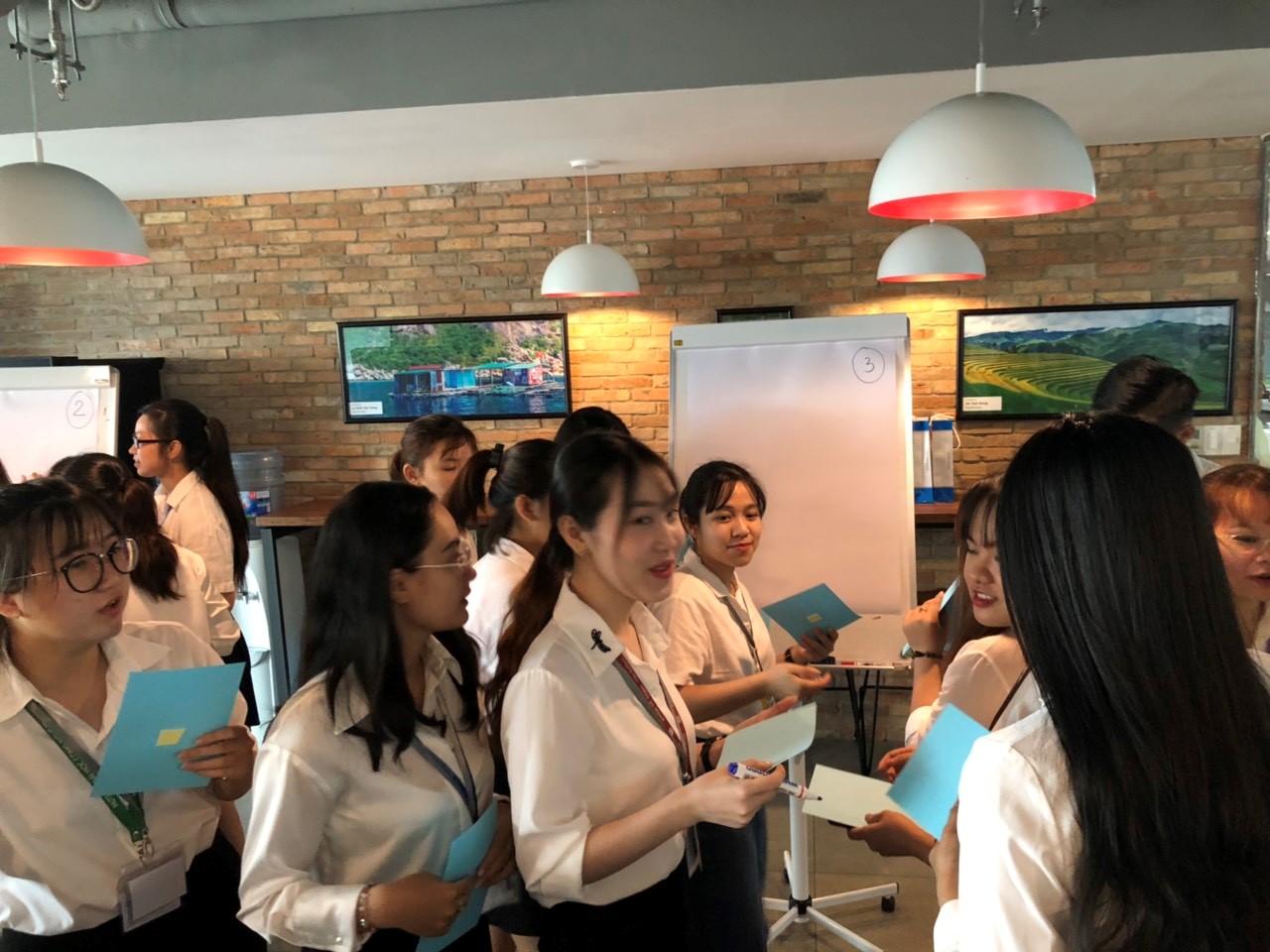 Sinh viên Khoa Tài chính – Thương mại HUTECH tham quan  Công ty TNHH DKSH Việt Nam 92