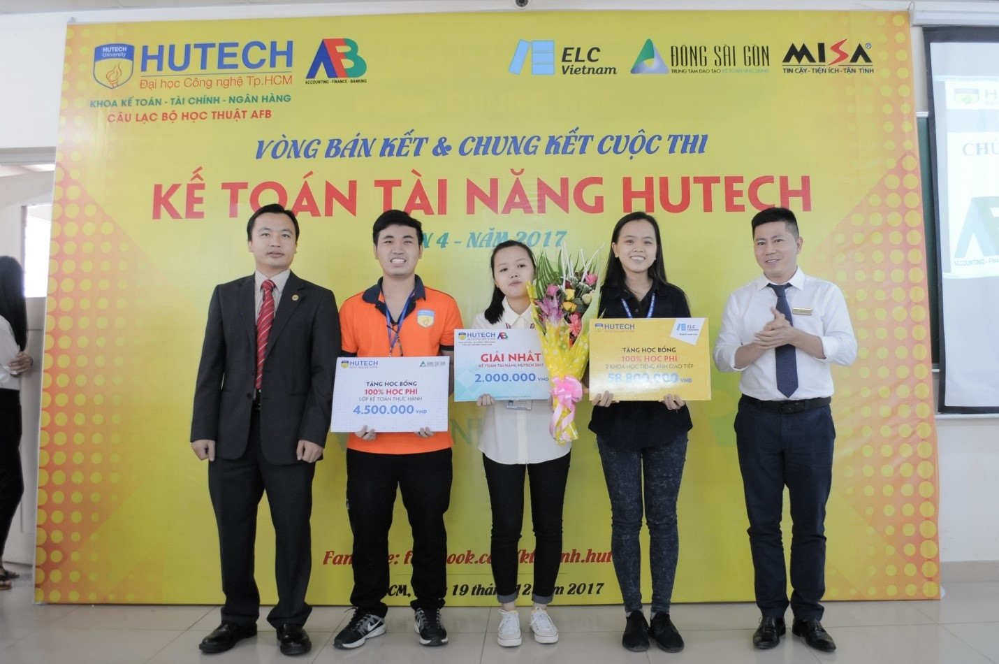 Tưng bừng vòng bán kết và chung kết, cuộc thi Kế toán tài năng Hutech – Lần thứ 2, Năm học 2017-2018 35