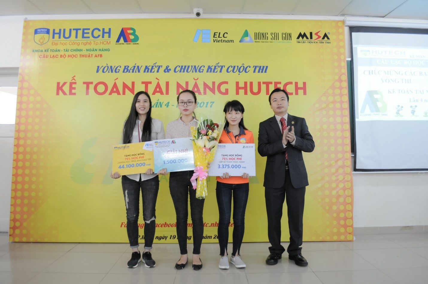 Tưng bừng vòng bán kết và chung kết, cuộc thi Kế toán tài năng Hutech – Lần thứ 2, Năm học 2017-2018 36