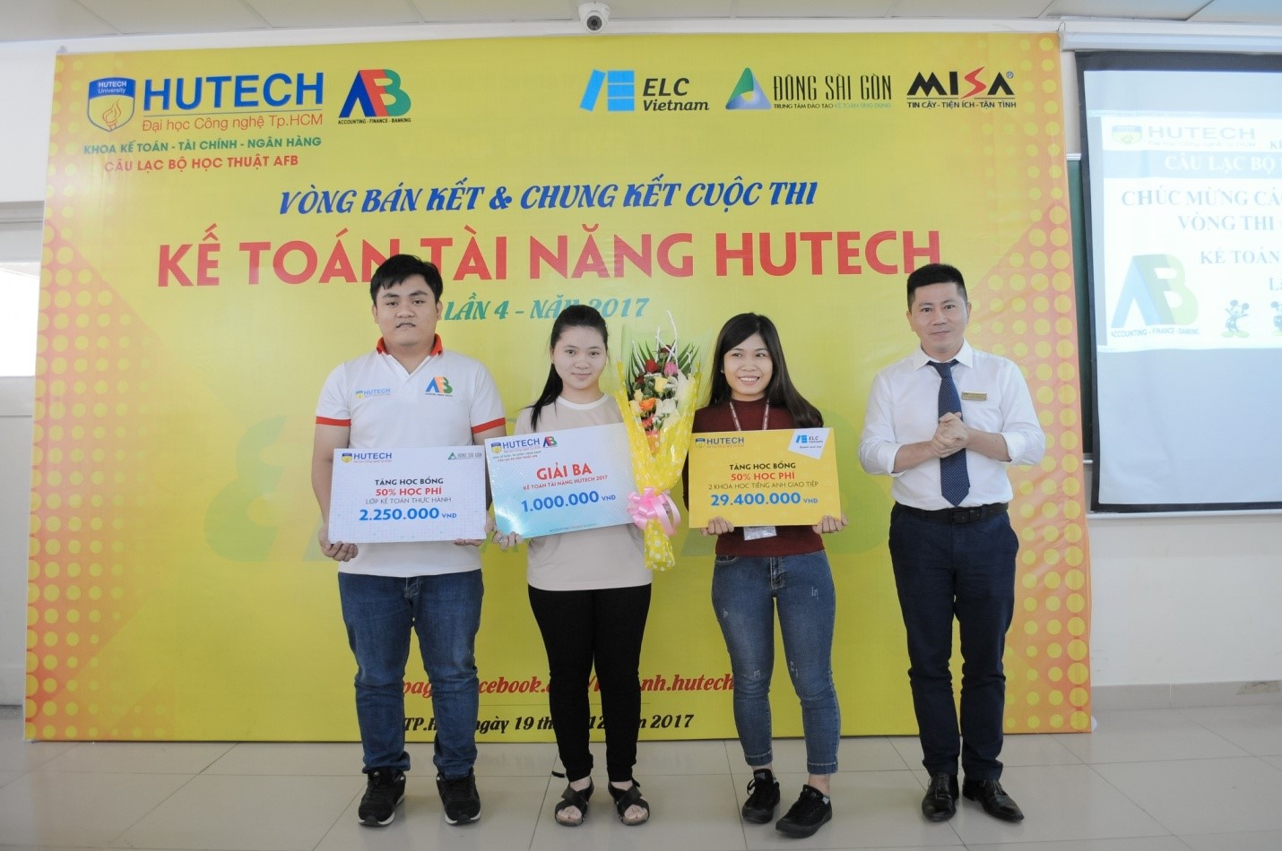 Tưng bừng vòng bán kết và chung kết, cuộc thi Kế toán tài năng Hutech – Lần thứ 2, Năm học 2017-2018 38