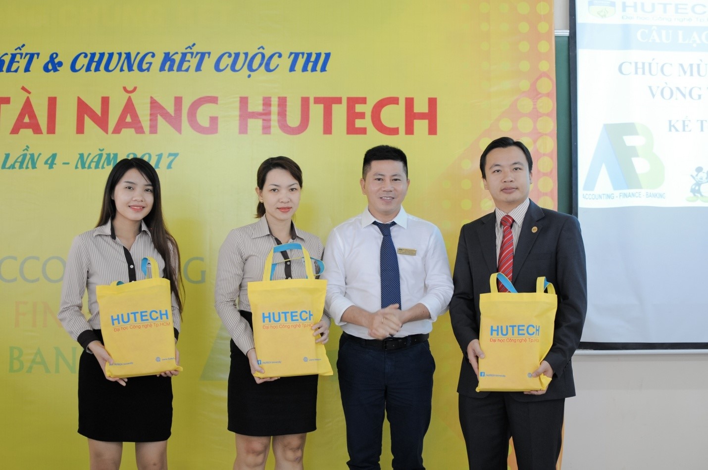 Tưng bừng vòng bán kết và chung kết, cuộc thi Kế toán tài năng Hutech – Lần thứ 2, Năm học 2017-2018 27