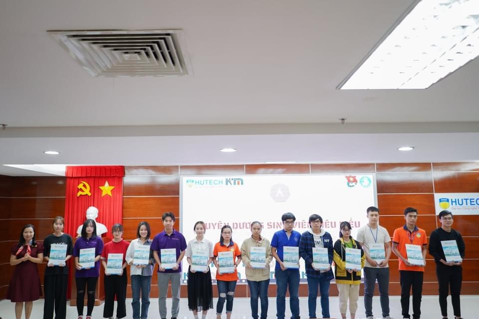 Khen thưởng Sinh viên tiêu biểu HK1 khoa Kiến trúc Mỹ thuật 25