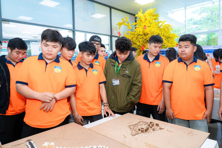 Khoa Kiến trúc – Xây dựng HUTECH chào đón Tân sinh viên, mở đầu hành trình đại học đầy trải nghiệm 59