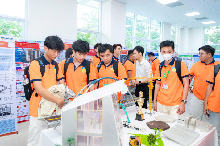 Khoa Kiến trúc – Xây dựng HUTECH chào đón Tân sinh viên, mở đầu hành trình đại học đầy trải nghiệm 62