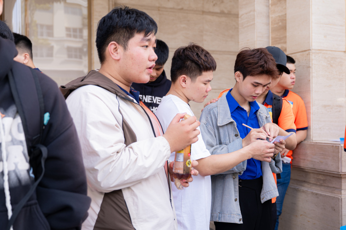 CITY TOUR "DẤU CHÂN TIẾP BƯỚC": SINH VIÊN KHOA KIẾN TRÚC - XÂY DỰNG KHÁM PHÁ THÀNH PHỐ TRÊN HÀNH TRÌNH METRO 24