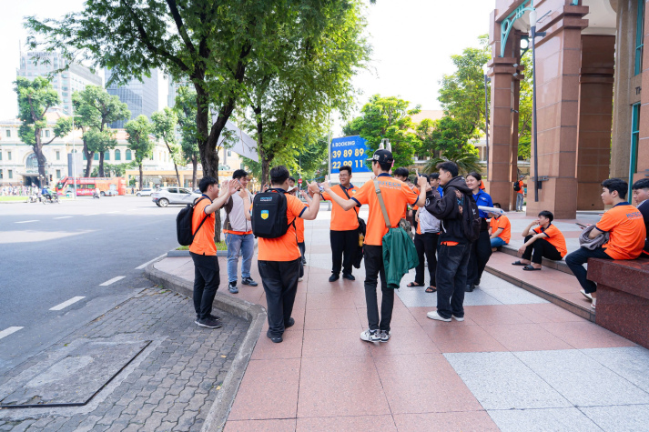 CITY TOUR "DẤU CHÂN TIẾP BƯỚC": SINH VIÊN KHOA KIẾN TRÚC - XÂY DỰNG KHÁM PHÁ THÀNH PHỐ TRÊN HÀNH TRÌNH METRO 41