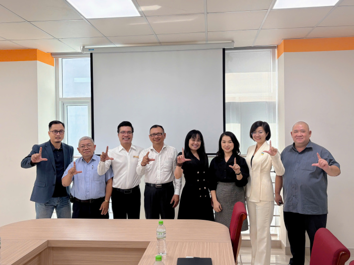 Khoa Luật HUTECH làm việc với tổ chức LIF Vietnam Chapter (LVC) – Hướng đến ký kết MOU trong thời gian tới! 35