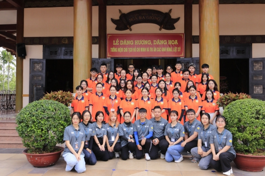 GIỚI THIỆU ĐOÀN THANH NIÊN - HỘI SINH VIÊN KHOA MARKETING - KINH DOANH QUỐC TẾ 33