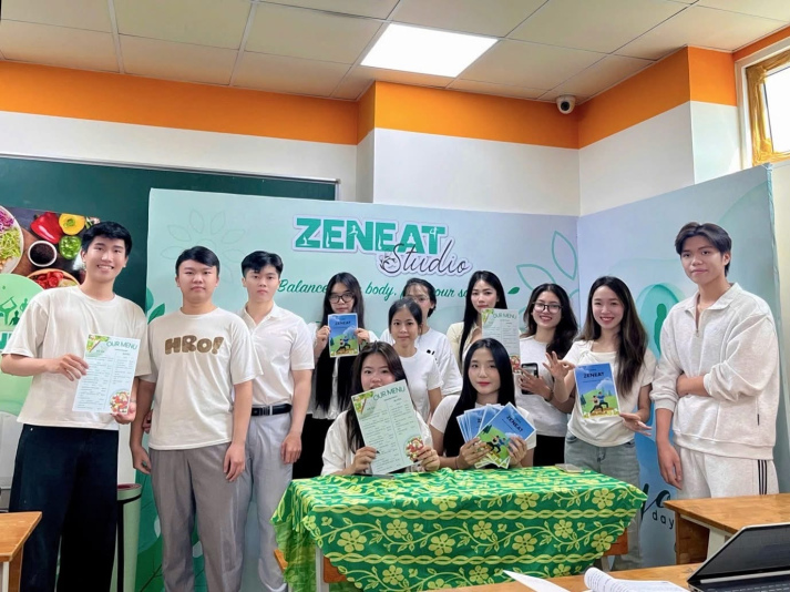 SINH VIÊN KHOA MARKETING - KINH DOANH QUỐC TẾ VÀ NHỮNG DỰ ÁN MARKETING DỊCH VỤ “CHẤT” HƠN NƯỚC CẤT 13