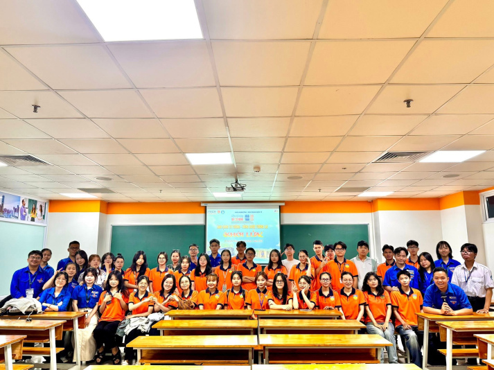 GIỚI THIỆU ĐOÀN THANH NIÊN - HỘI SINH VIÊN KHOA MARKETING - KINH DOANH QUỐC TẾ 42