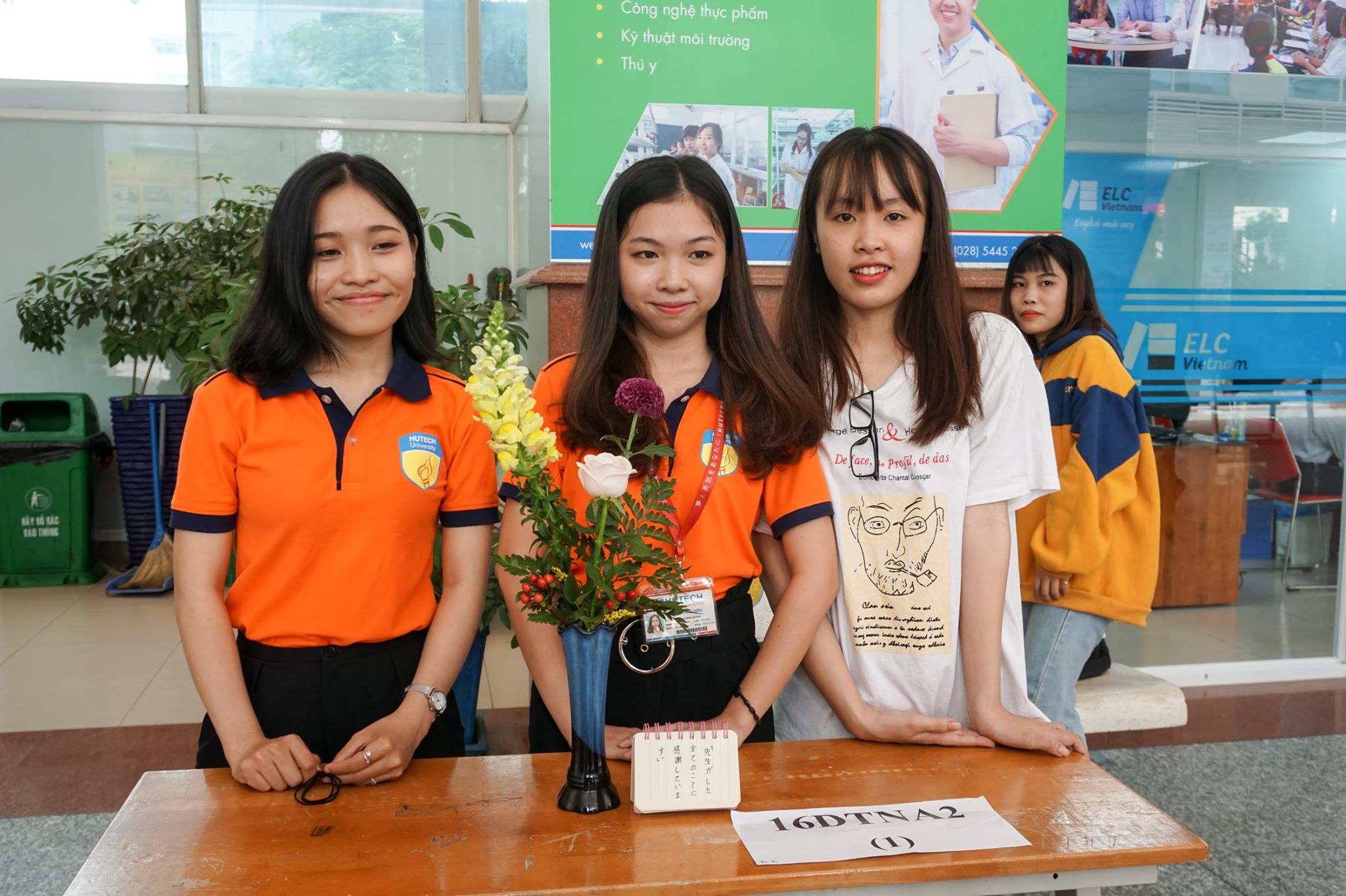 Rộn ràng cuộc thi "Căm hóa nghệ thuật Ikebana" kỷ niệm ngày Nhà giáo Việt Nam 20/11 35