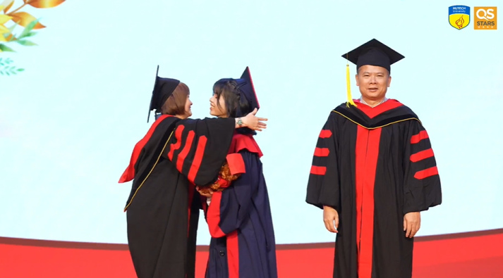 CHÚC MỪNG TÂN CỬ NHÂN KHOA NHẬT BẢN HỌC – HUTECH 9