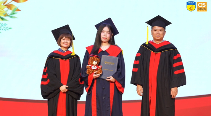 CHÚC MỪNG TÂN CỬ NHÂN KHOA NHẬT BẢN HỌC – HUTECH 12