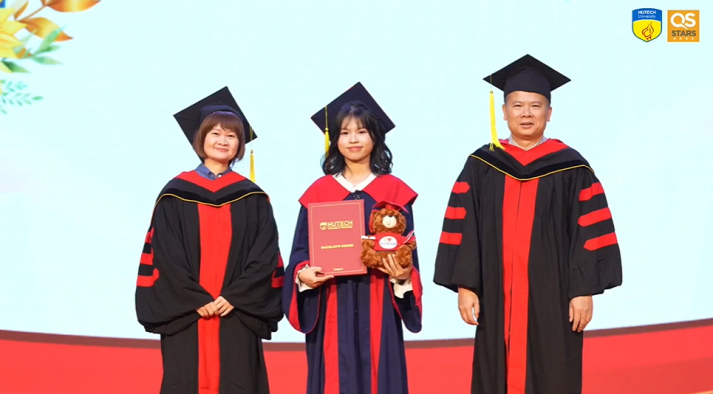 CHÚC MỪNG TÂN CỬ NHÂN KHOA NHẬT BẢN HỌC – HUTECH 13