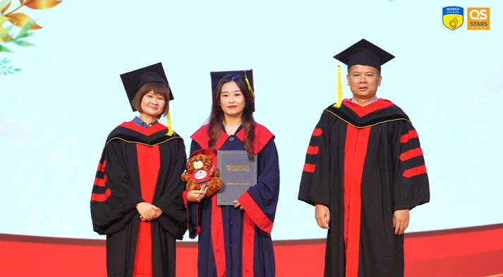 CHÚC MỪNG TÂN CỬ NHÂN KHOA NHẬT BẢN HỌC – HUTECH 14