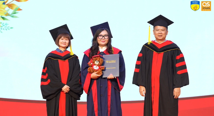 CHÚC MỪNG TÂN CỬ NHÂN KHOA NHẬT BẢN HỌC – HUTECH 17