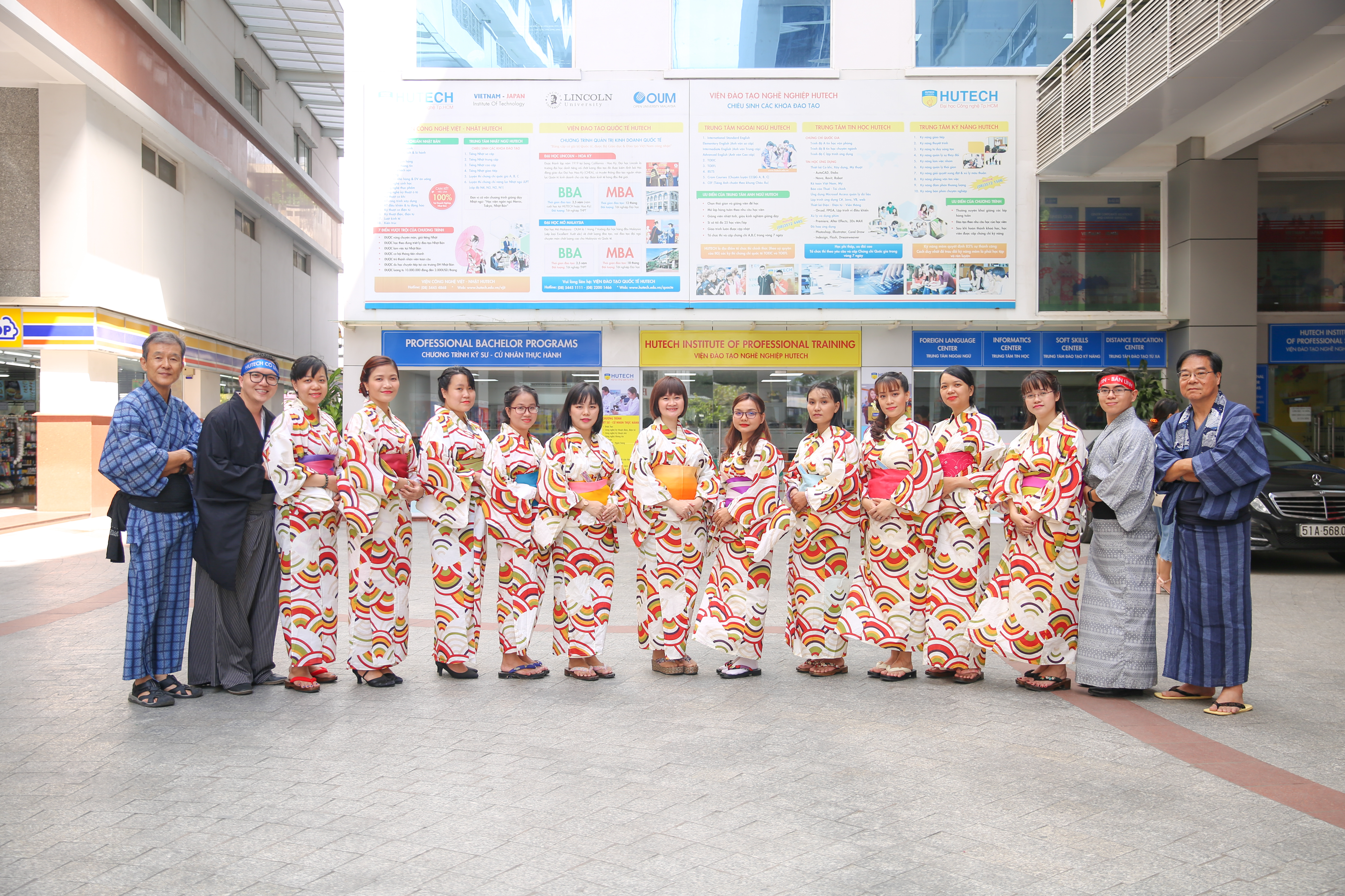 Khoa Nhật Bản học chào mừng ngày 20/11 trong trang phục truyền thống Nhật Bản 19