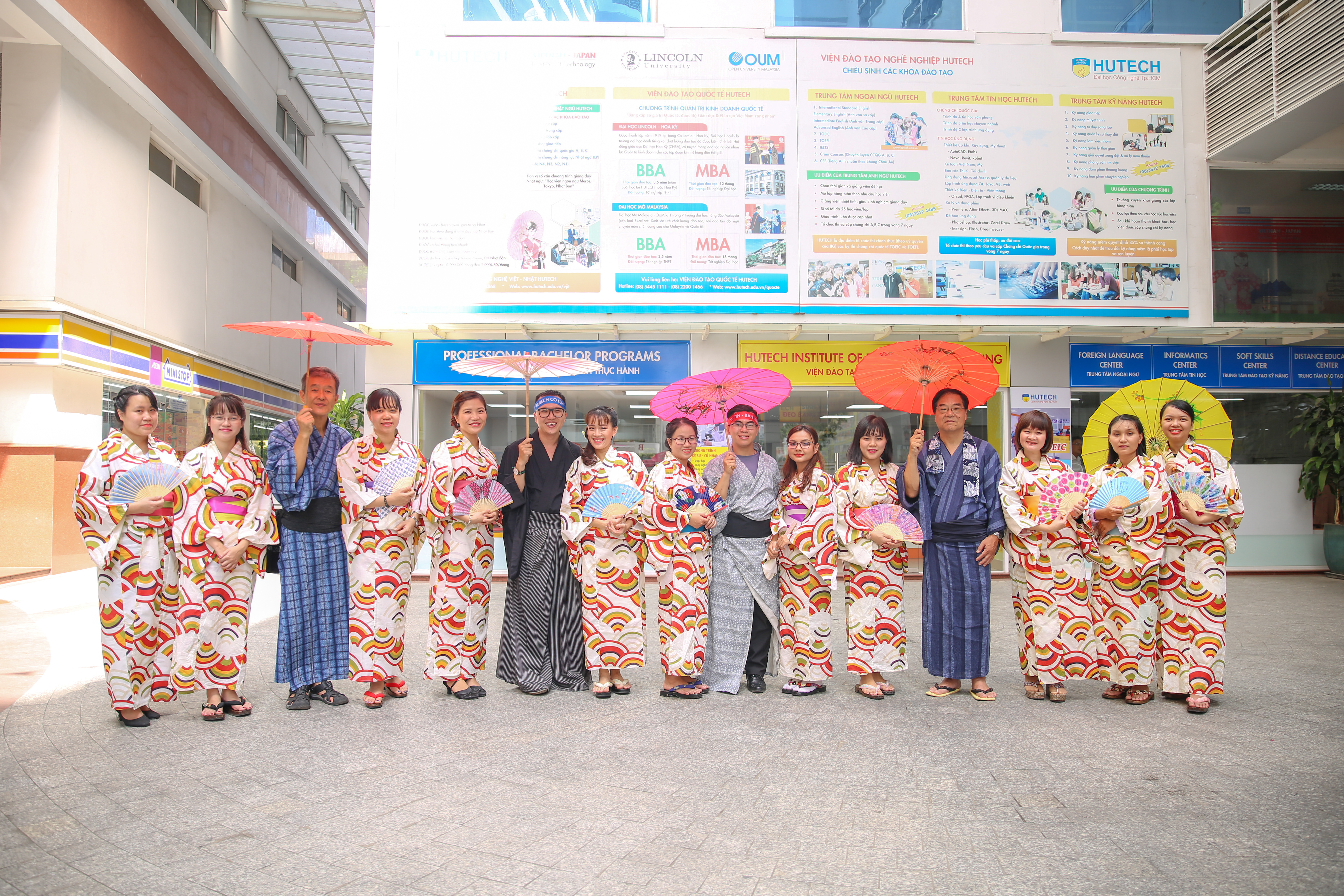 Khoa Nhật Bản học chào mừng ngày 20/11 trong trang phục truyền thống Nhật Bản 21