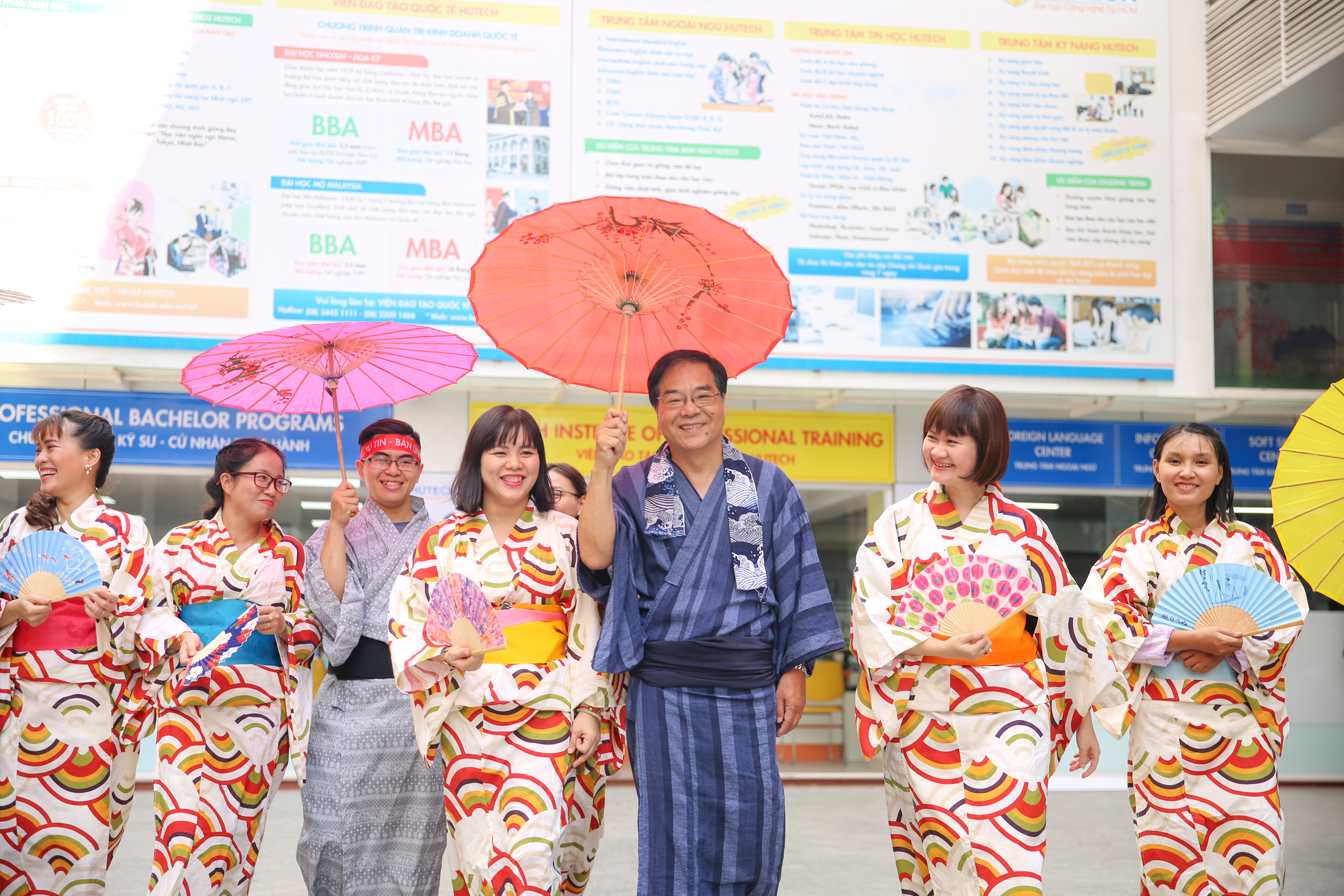 Khoa Nhật Bản học chào mừng ngày 20/11 trong trang phục truyền thống Nhật Bản 23