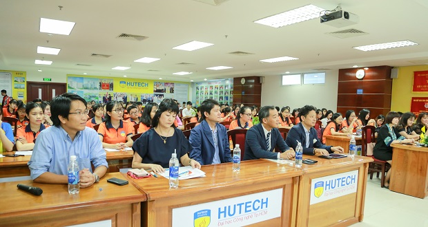 HUTECH日本語学部の学生のための「日系企業の文化」セミナーが開催される。 128