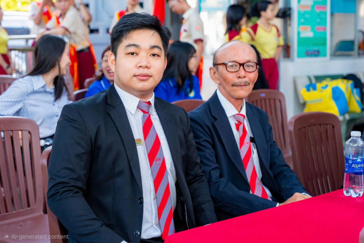 GIẢNG VIÊN KHOA QUẢN TRỊ KINH DOANH ĐỒNG HÀNH CÙNG ĐOÀN TƯ VẤN HUTECH ĐỊNH HƯỚNG TƯƠNG LAI TẠI THPT HOA SEN 15